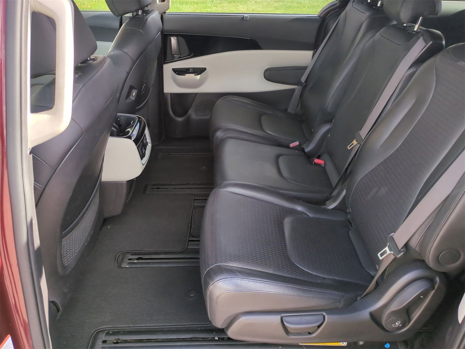 Thumbnail: 2023 Kia Carnival - 20