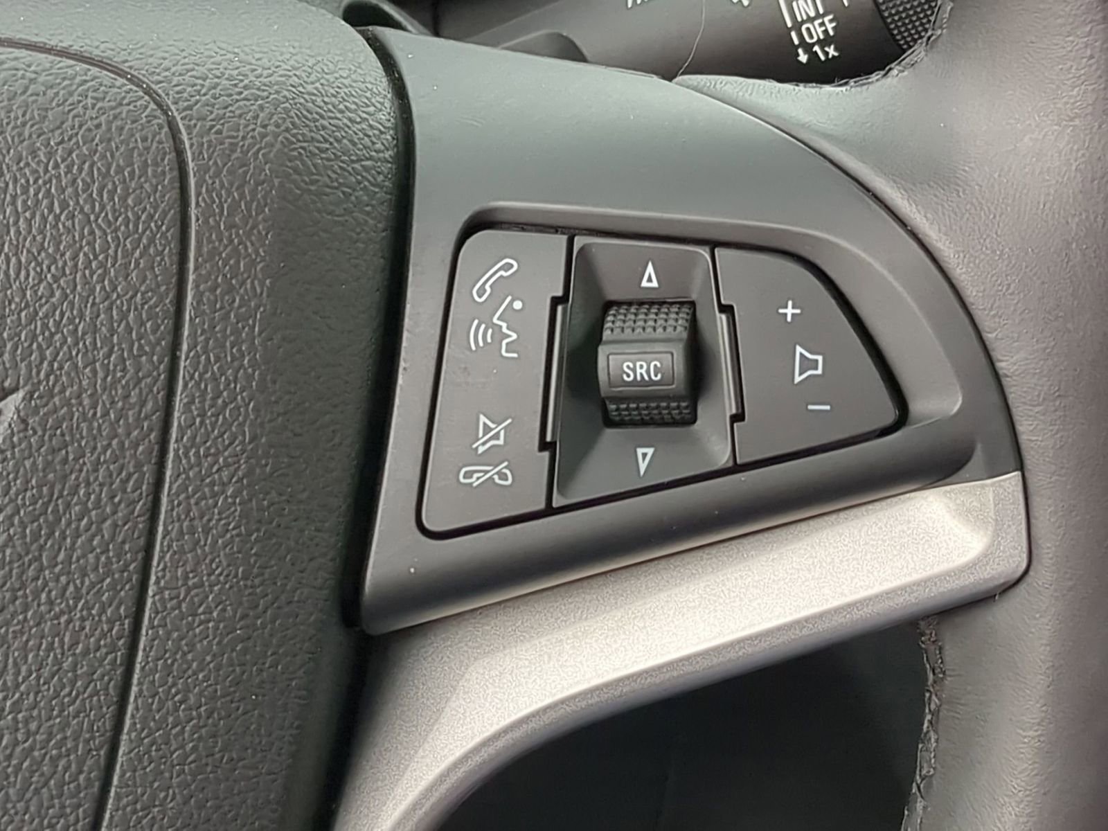 Thumbnail: 2020 Chevrolet Trax - 24