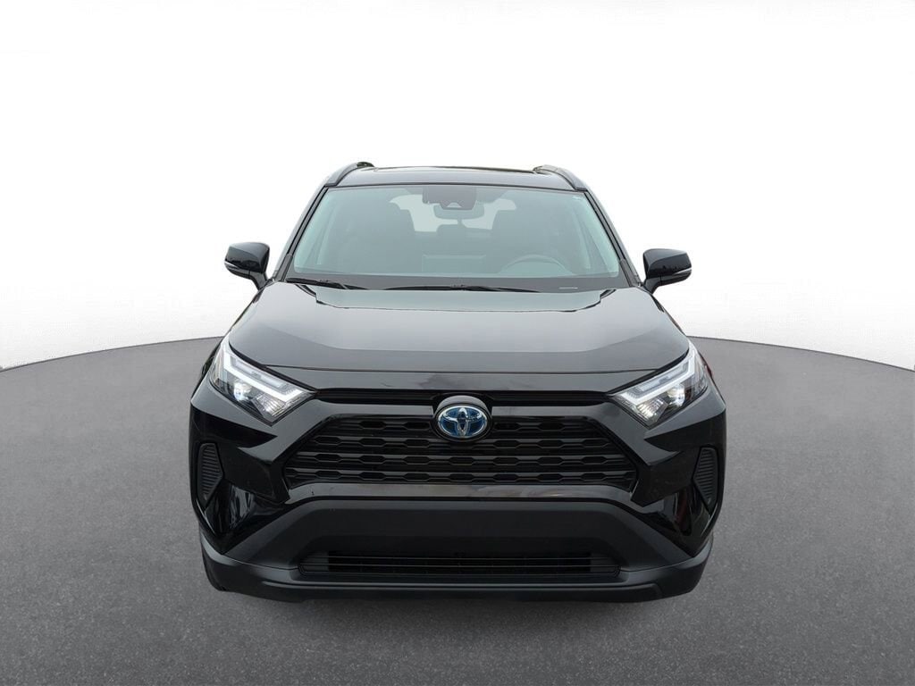2022 Toyota RAV4 XLE 3