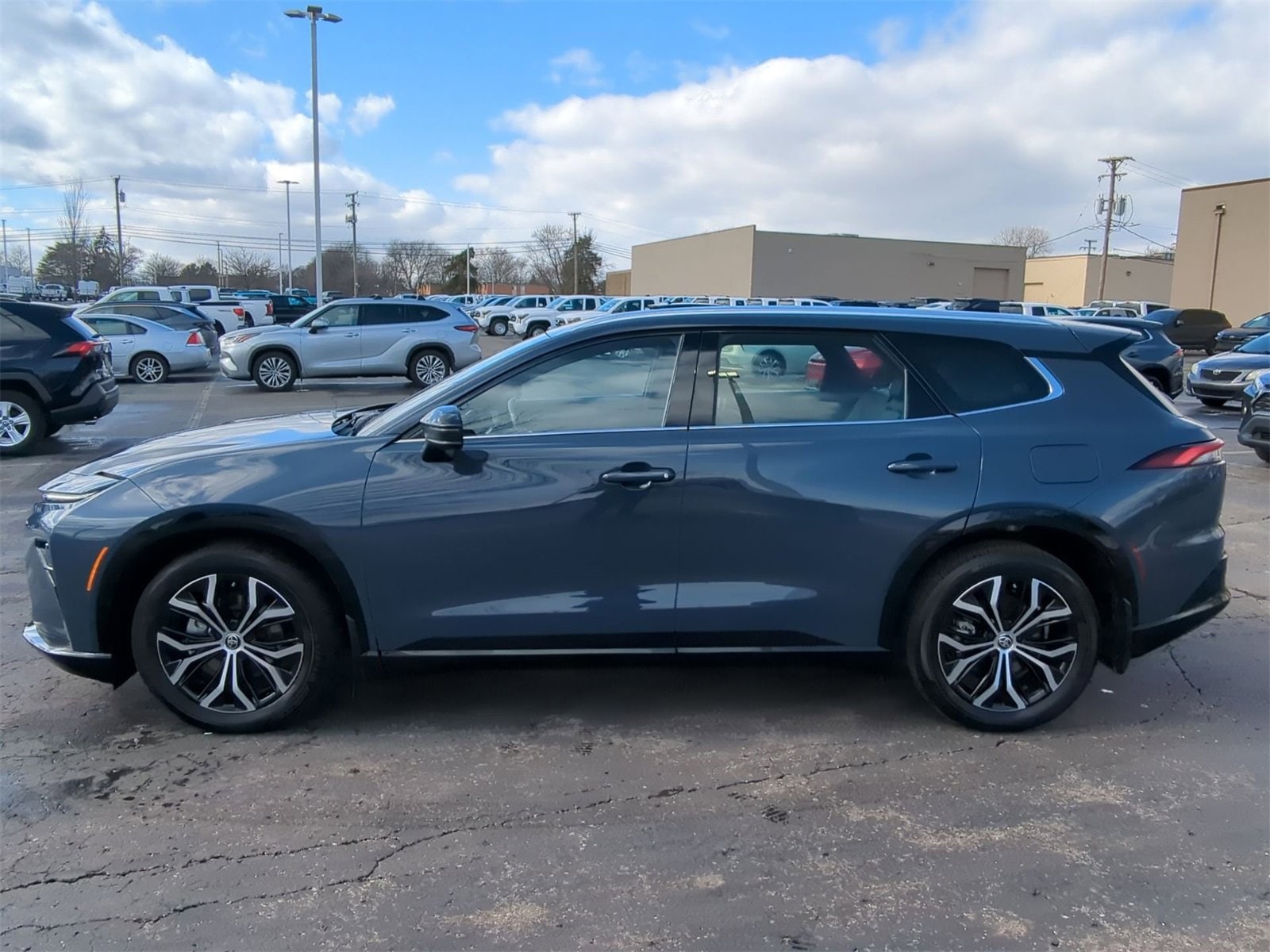 Thumbnail: 2025 Toyota Crown Signia - 11