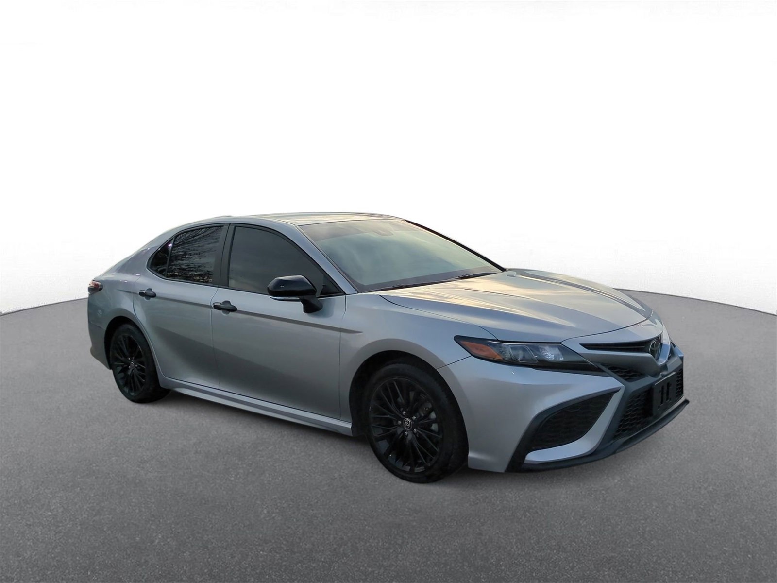 2022 Toyota Camry SE photo 2