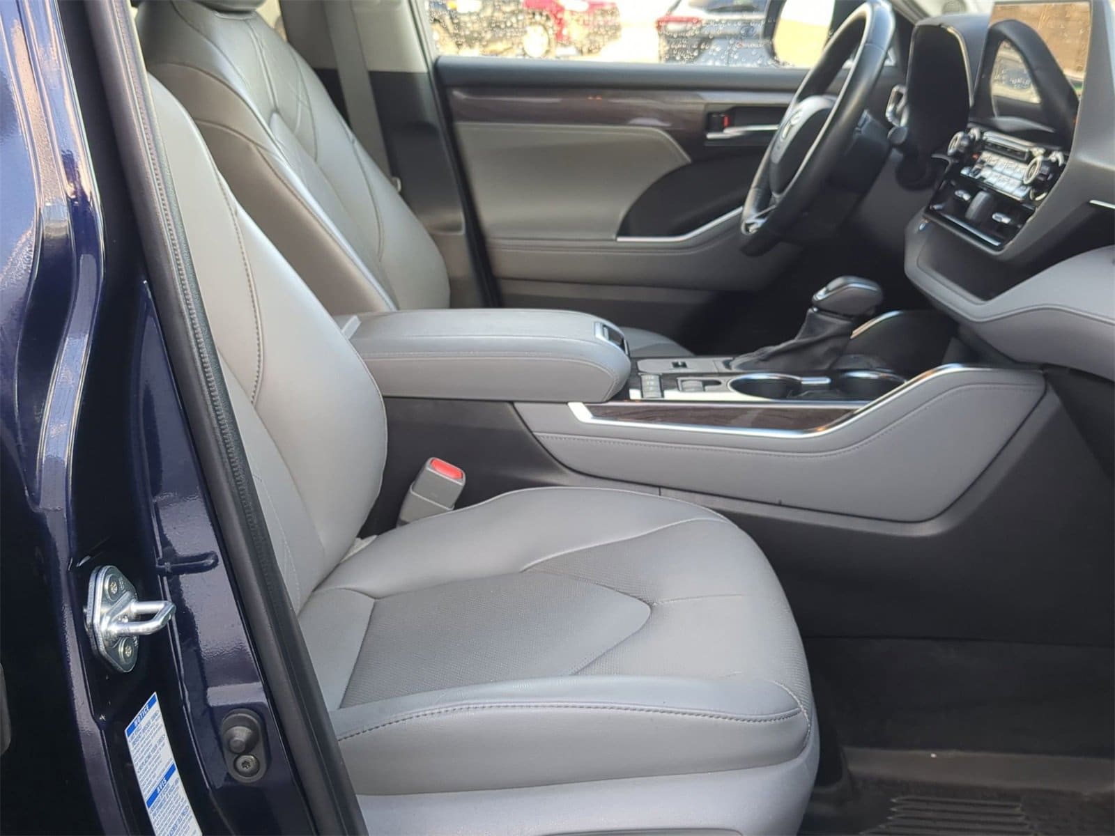 Thumbnail: 2022 Toyota Highlander - 24