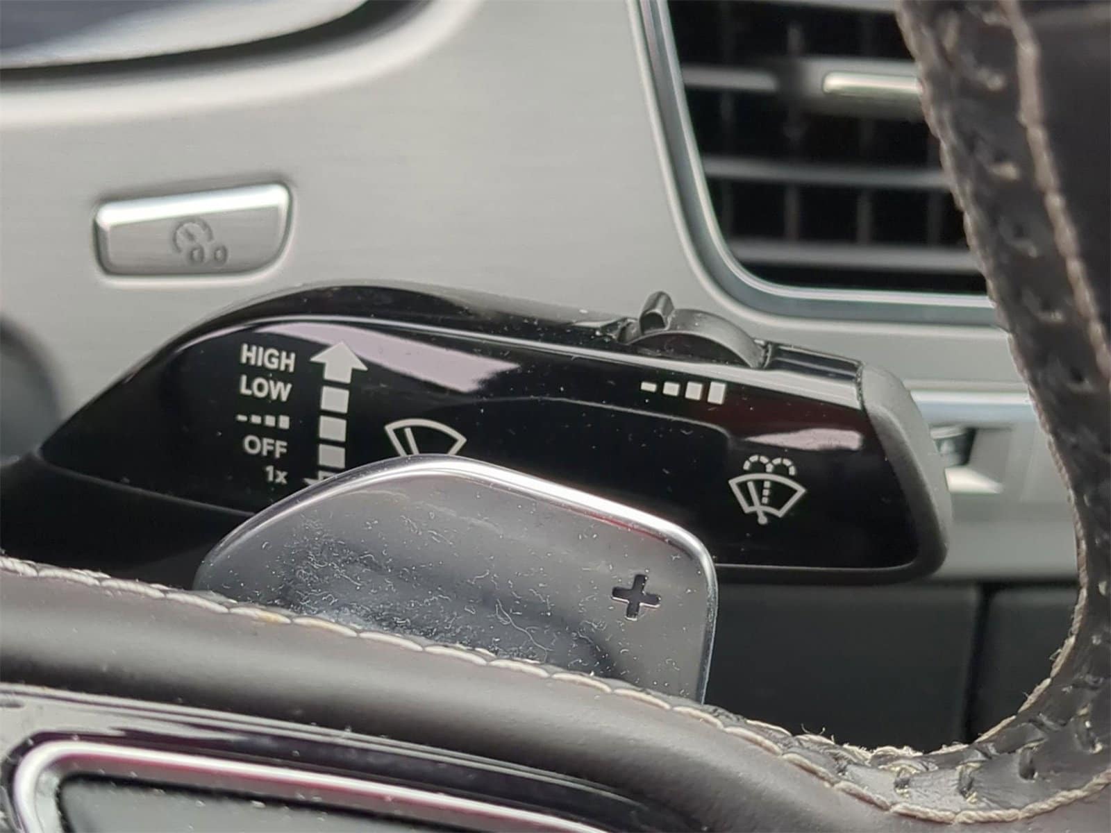 Thumbnail: 2013 Audi S8 - 32