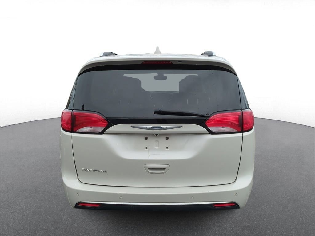 Thumbnail: 2017 Chrysler Pacifica - 7
