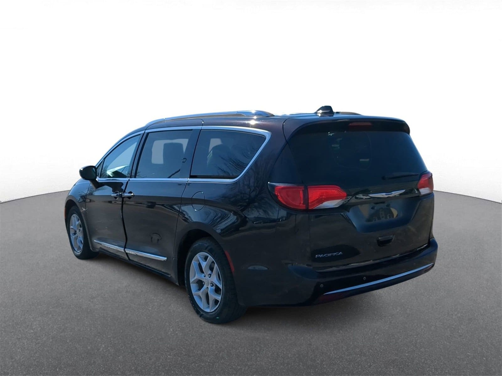 Thumbnail: 2018 Chrysler Pacifica - 6