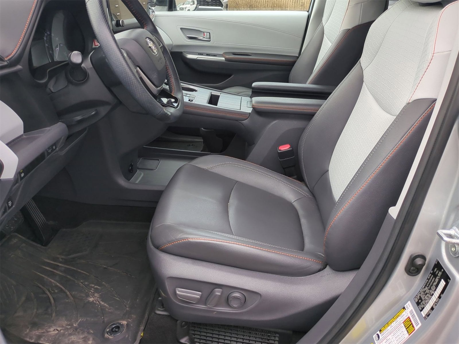 Thumbnail: 2021 Toyota Sienna - 15