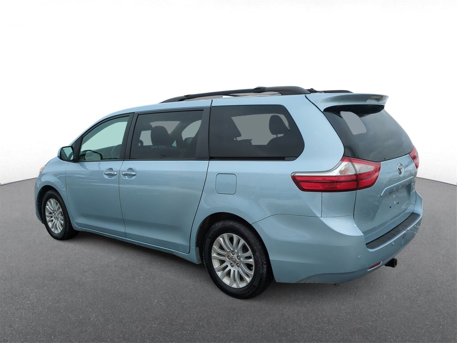 Thumbnail: 2015 Toyota Sienna - 6