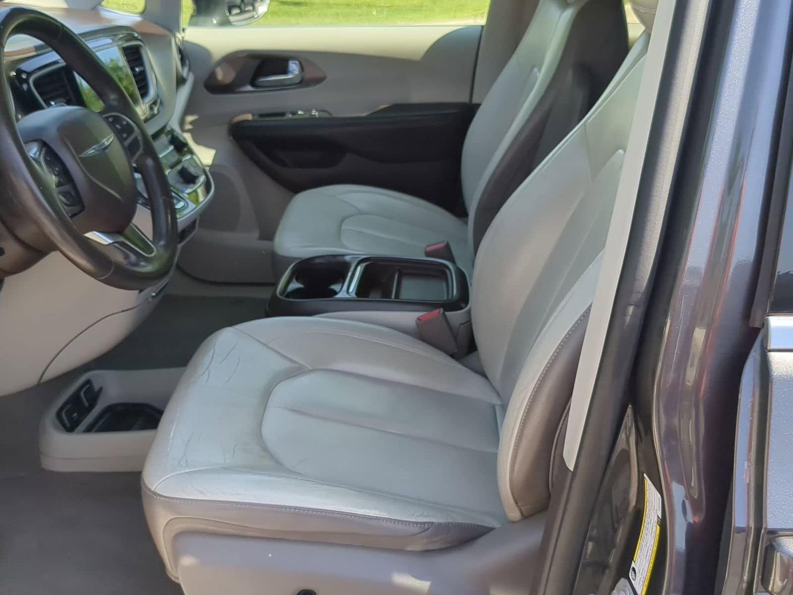 Thumbnail: 2017 Chrysler Pacifica - 16
