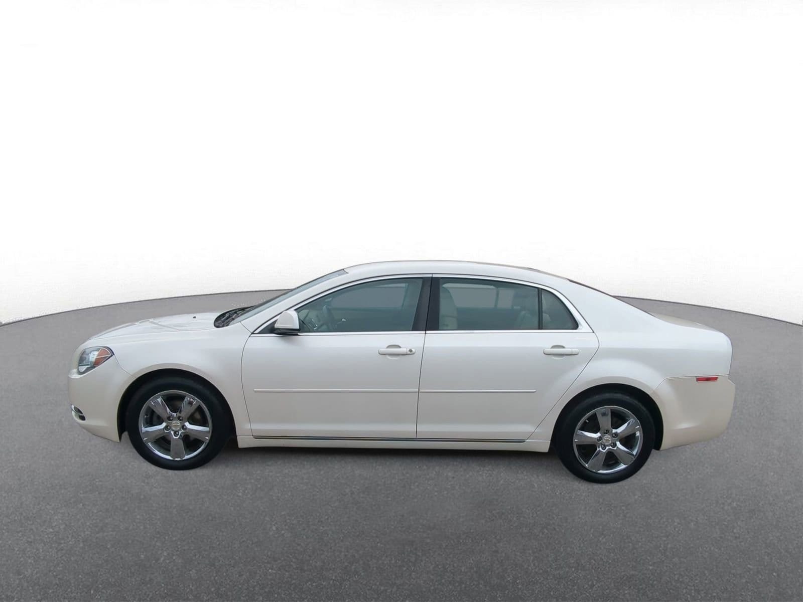 Thumbnail: 2010 Chevrolet Malibu - 5