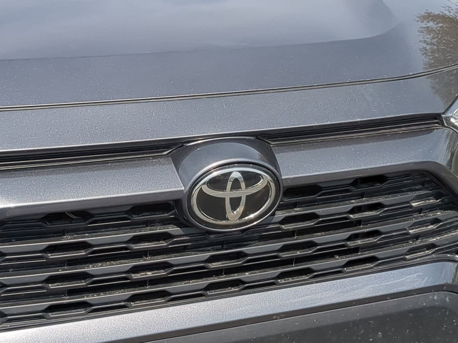 Thumbnail: 2019 Toyota RAV4 - 12