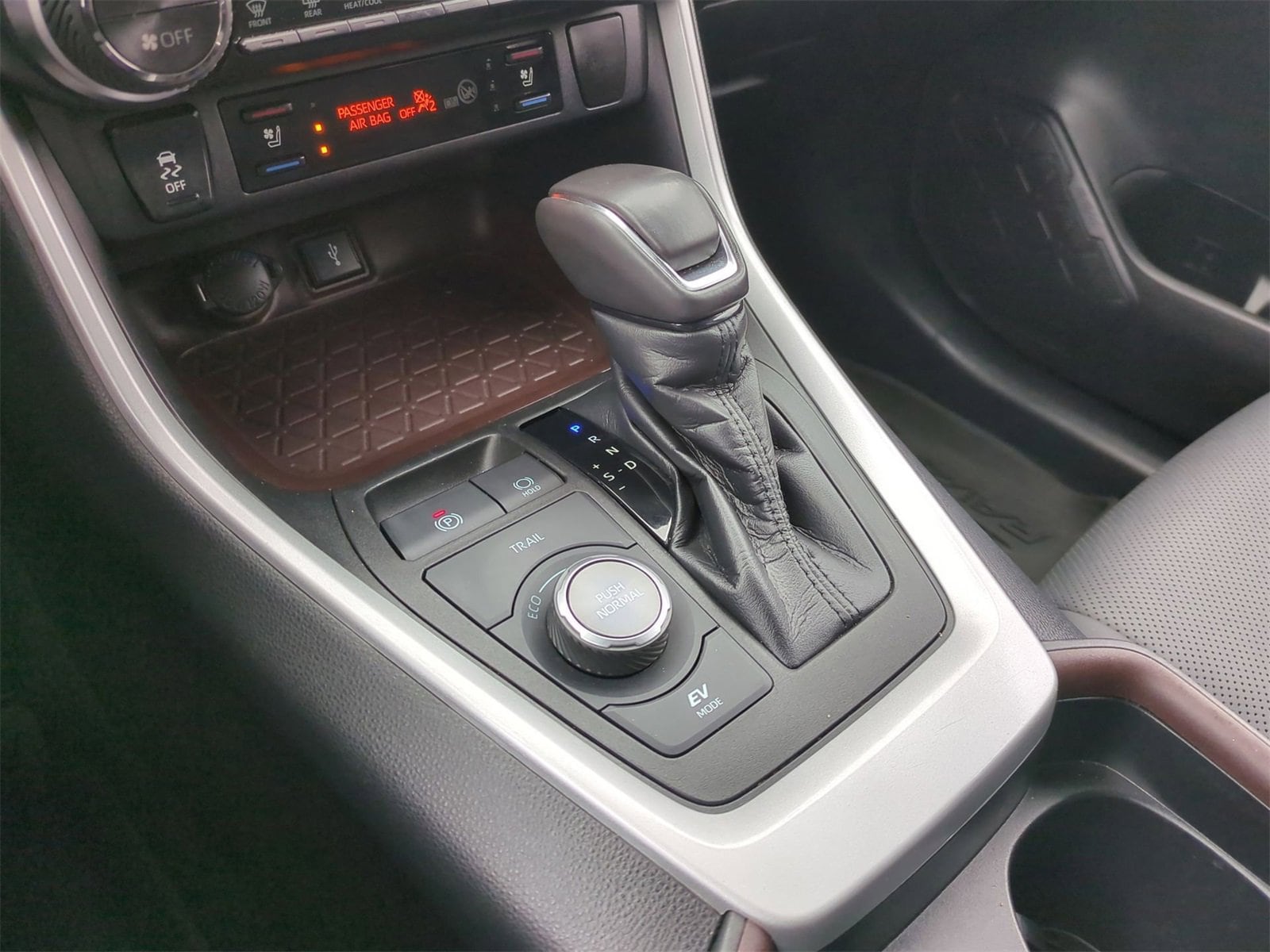 Thumbnail: 2021 Toyota RAV4 - 33