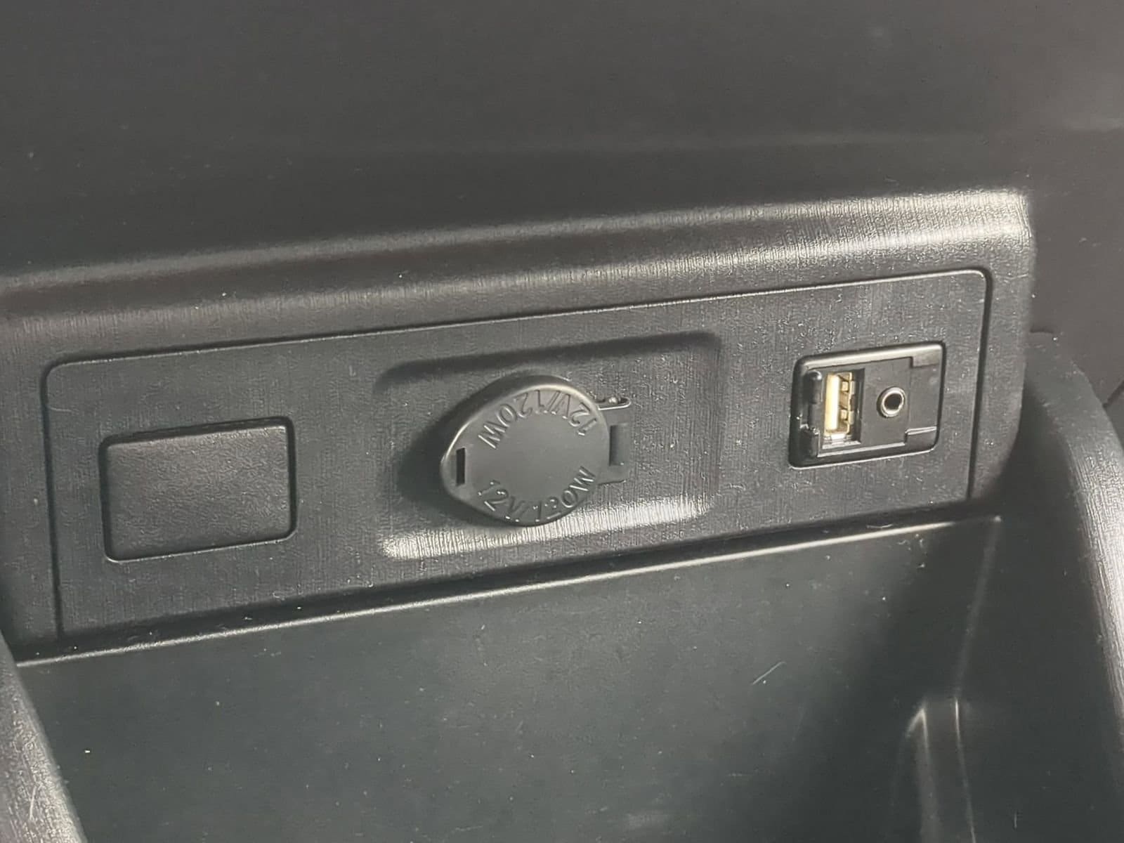 Thumbnail: 2017 Toyota Prius v - 29