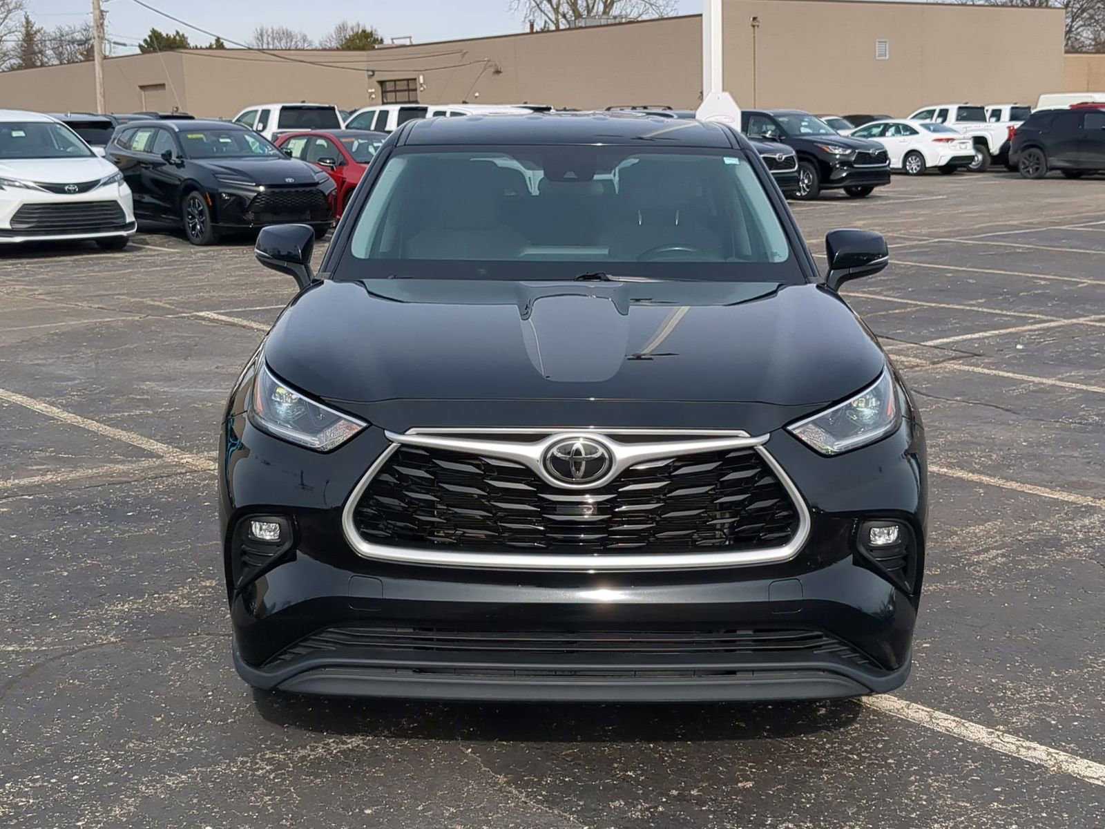 Thumbnail: 2021 Toyota Highlander - 17