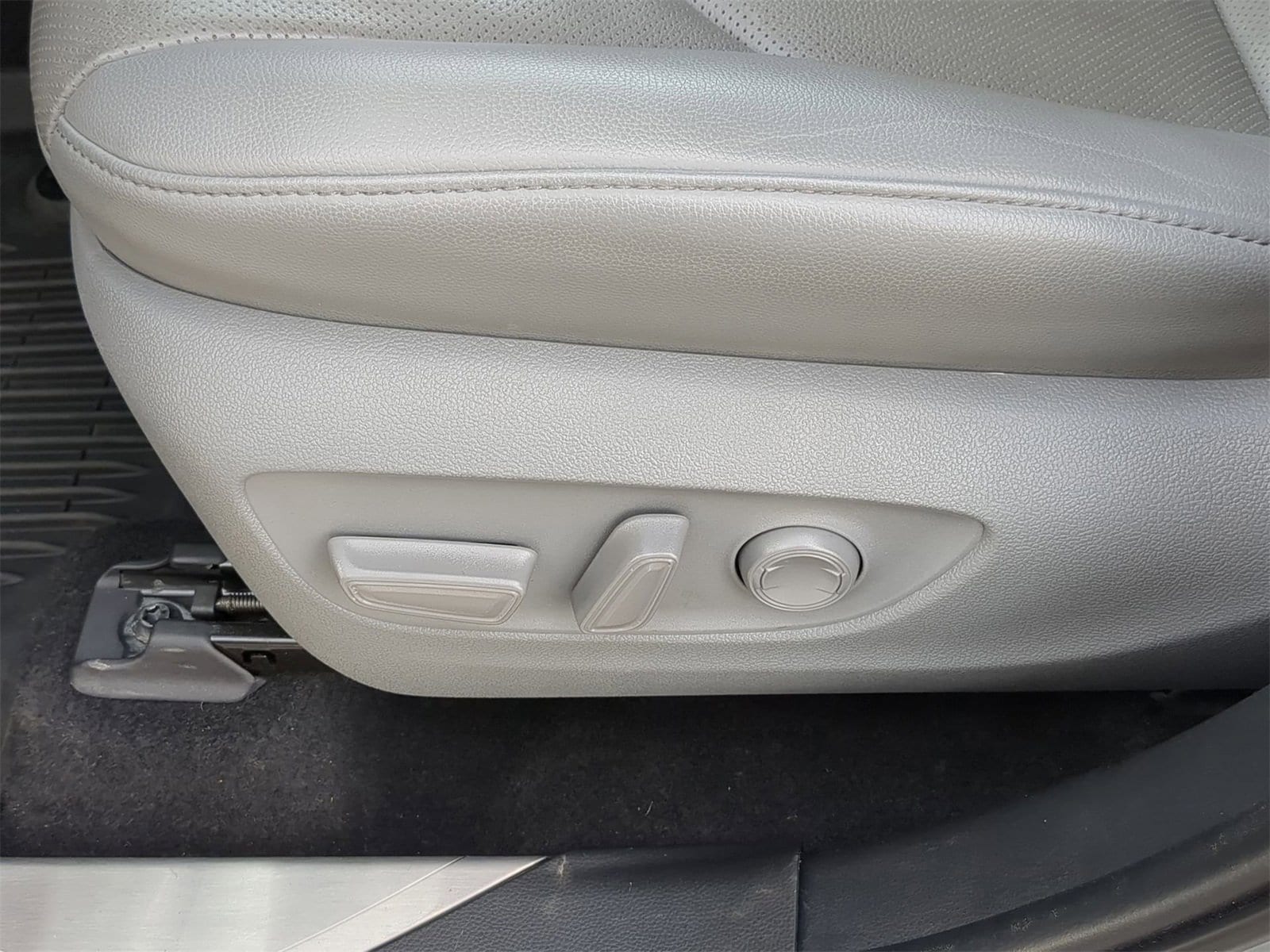 Thumbnail: 2023 Toyota Highlander - 24