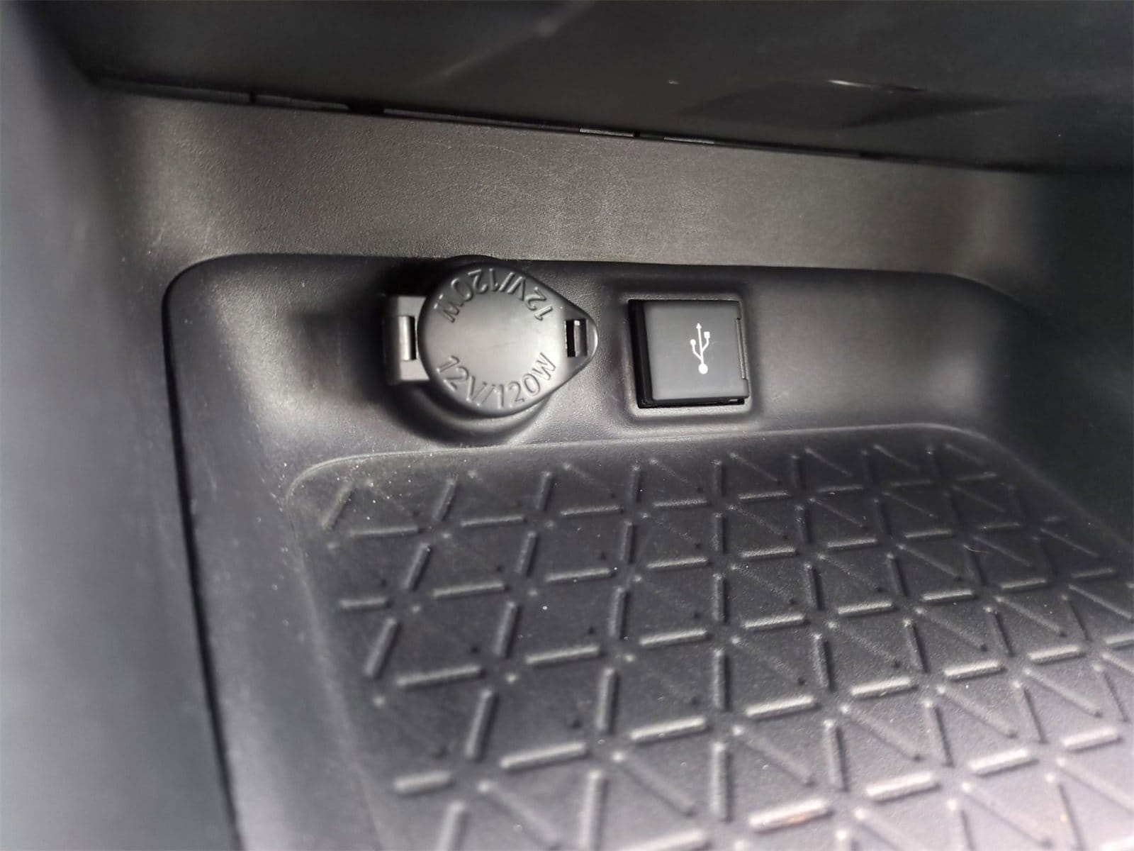 Thumbnail: 2020 Toyota RAV4 - 31