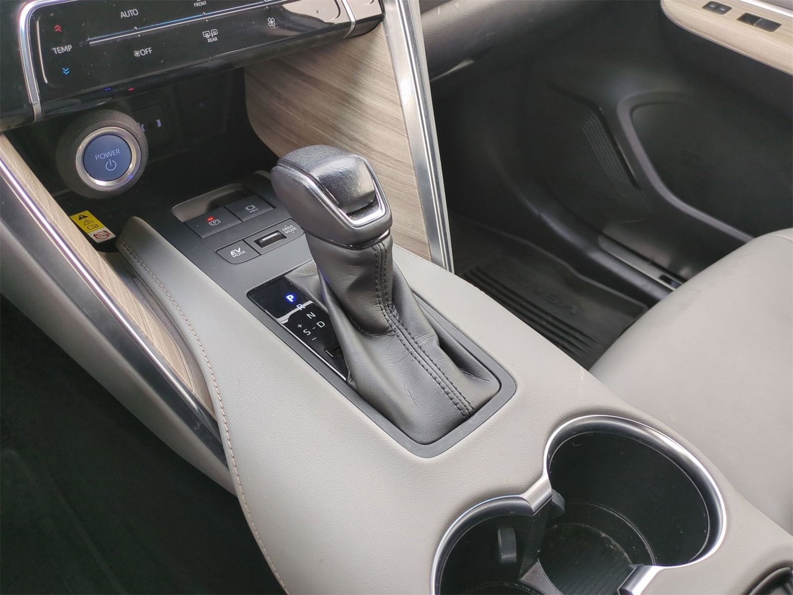 Thumbnail: 2022 Toyota Venza - 31