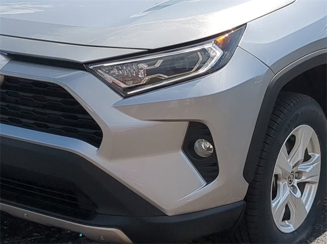 2021 Toyota RAV4 XLE 11