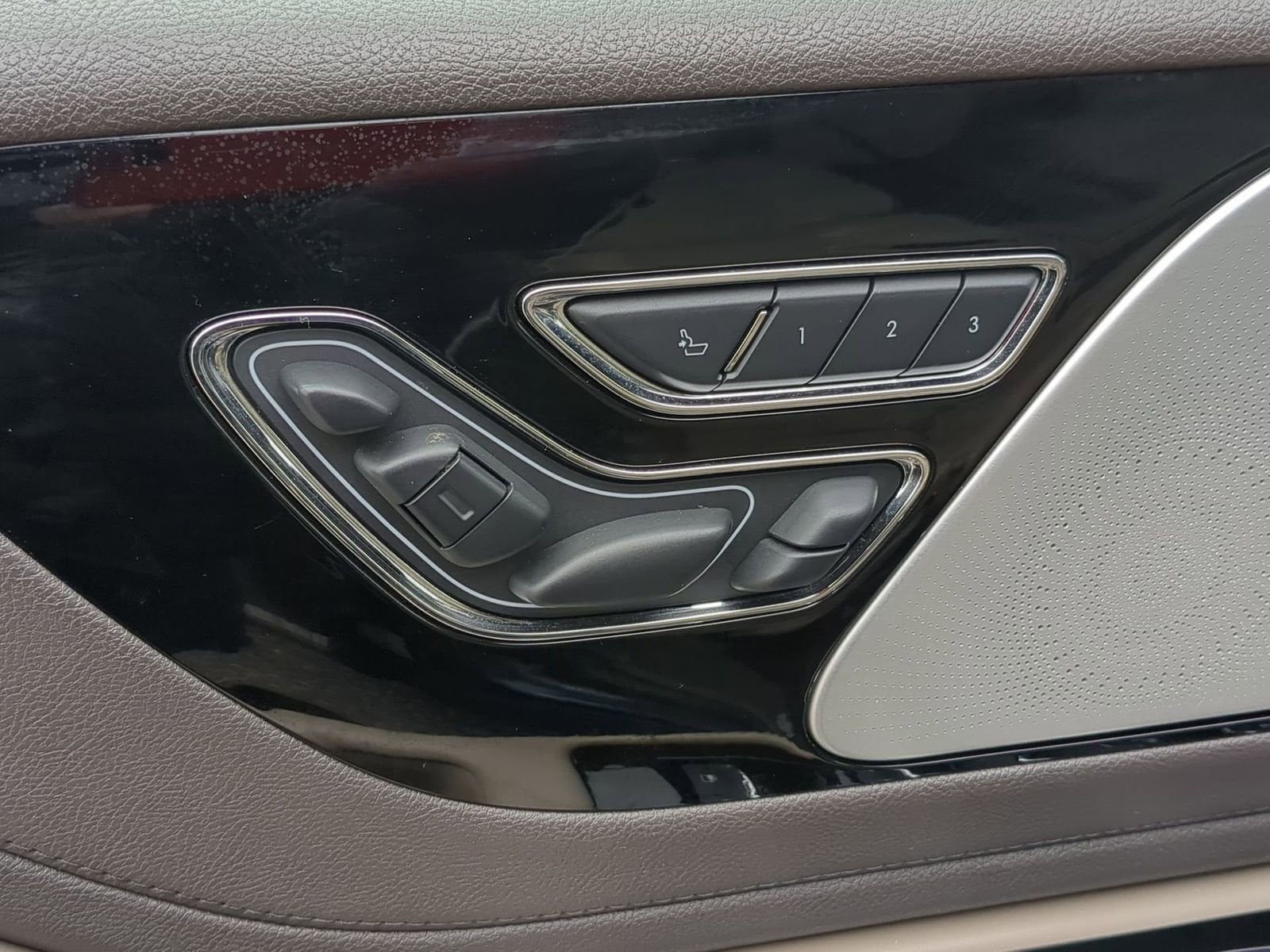 Thumbnail: 2020 Lincoln Aviator - 16