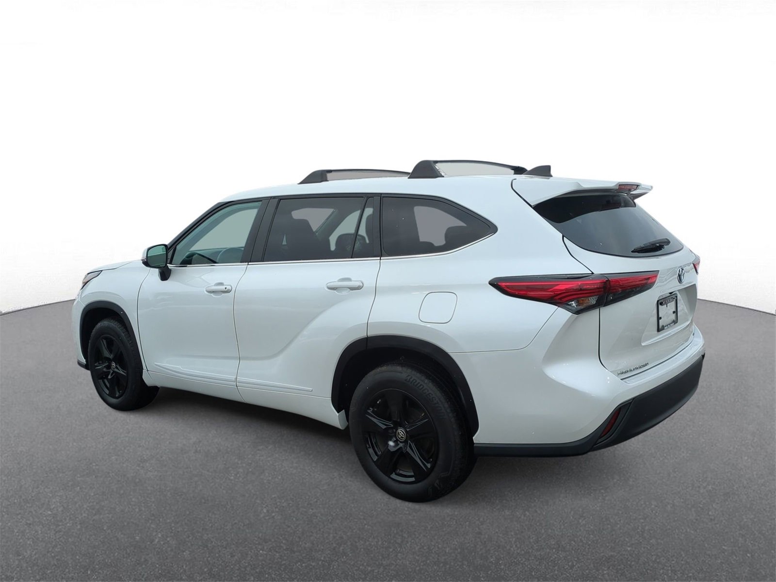 Thumbnail: 2023 Toyota Highlander - 6