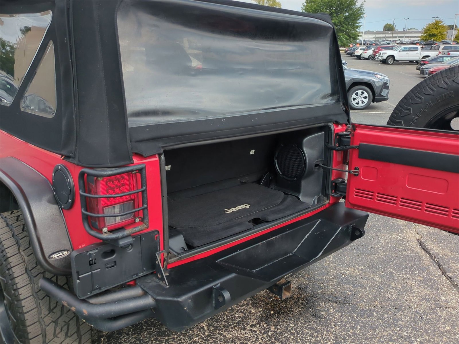 Thumbnail: 2014 Jeep Wrangler - 32