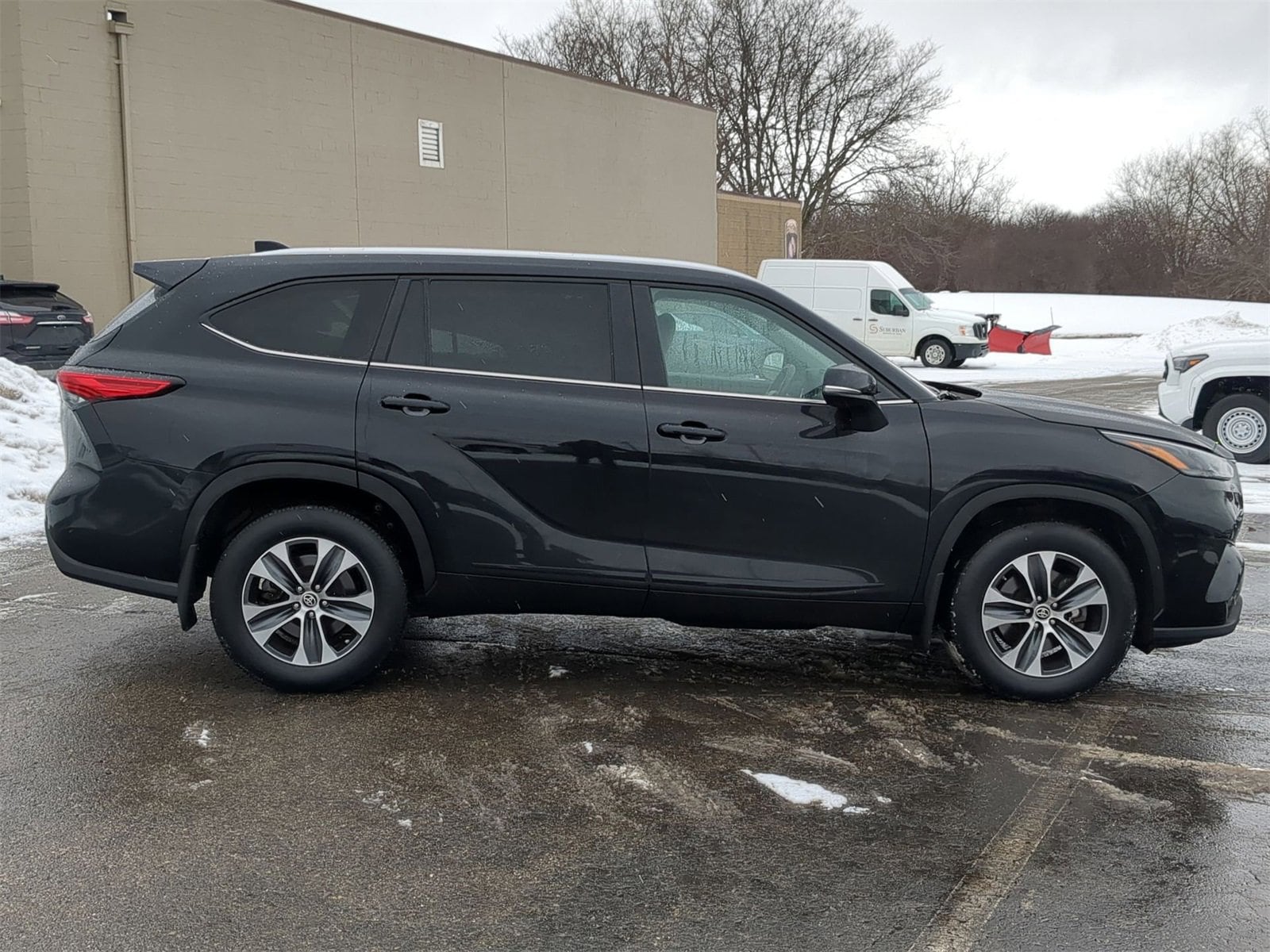 Thumbnail: 2023 Toyota Highlander - 15