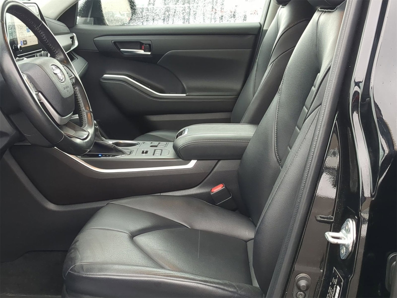 Thumbnail: 2023 Toyota Highlander - 23