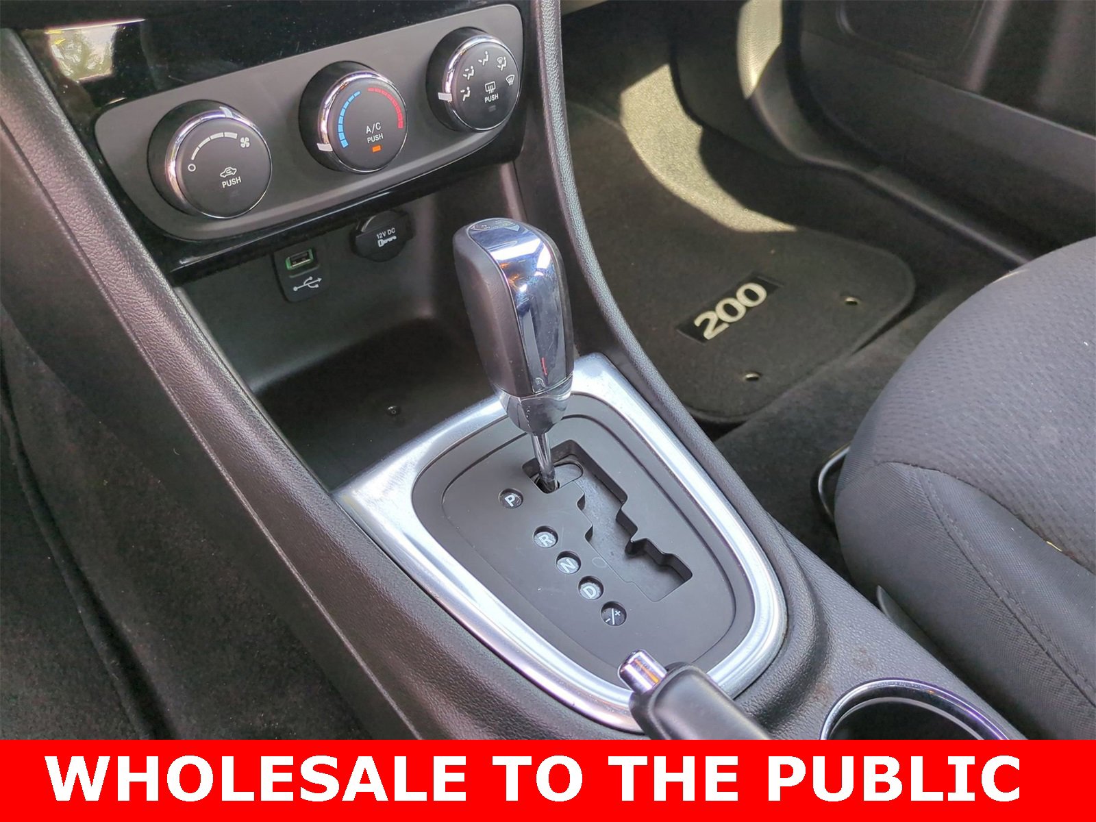 Thumbnail: 2013 Chrysler 200 - 31