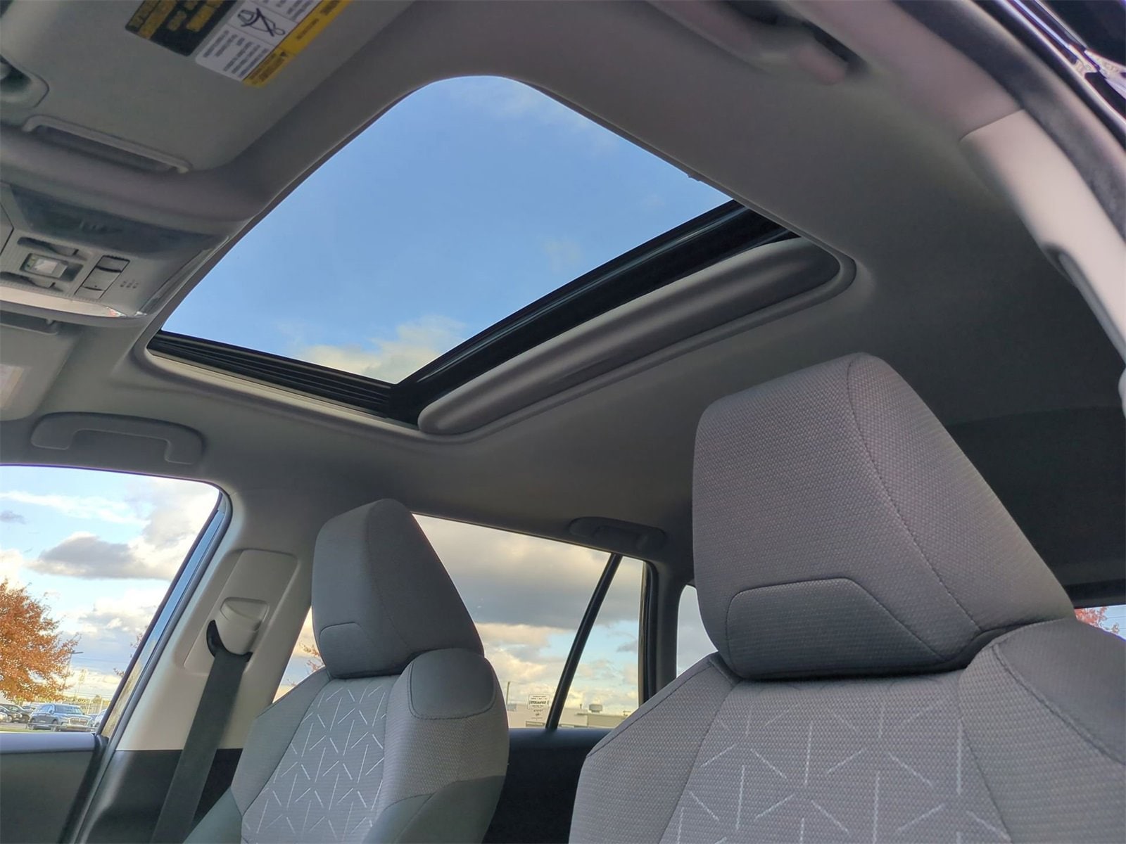 Thumbnail: 2020 Toyota RAV4 - 19
