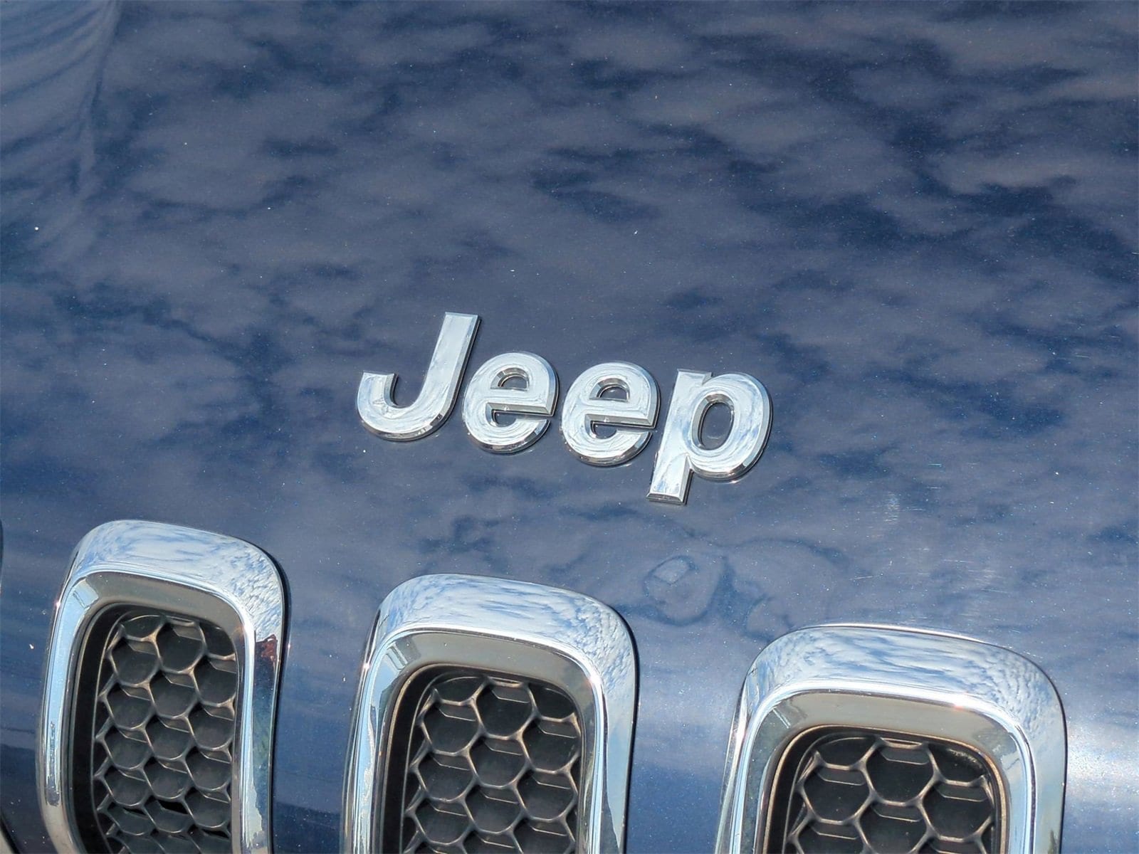 Thumbnail: 2015 Jeep Cherokee - 12