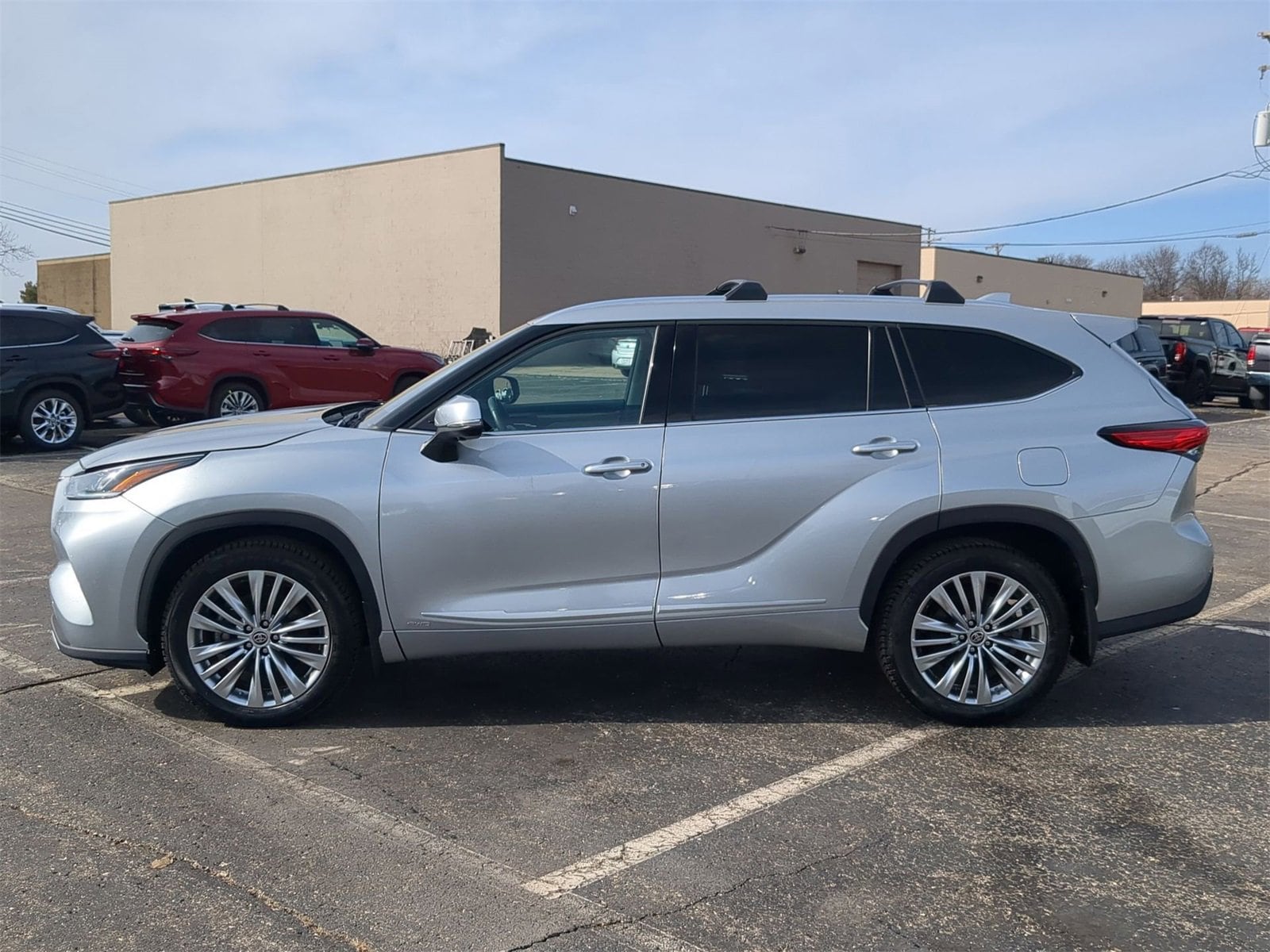 Thumbnail: 2023 Toyota Highlander - 11