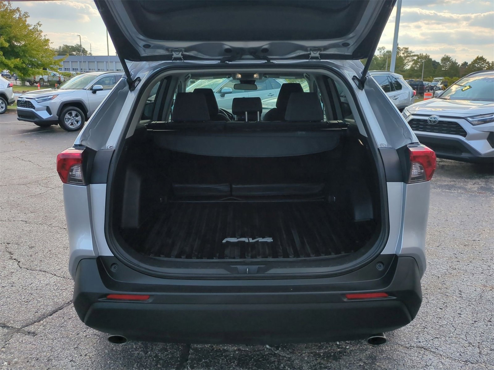 Thumbnail: 2024 Toyota RAV4 - 33