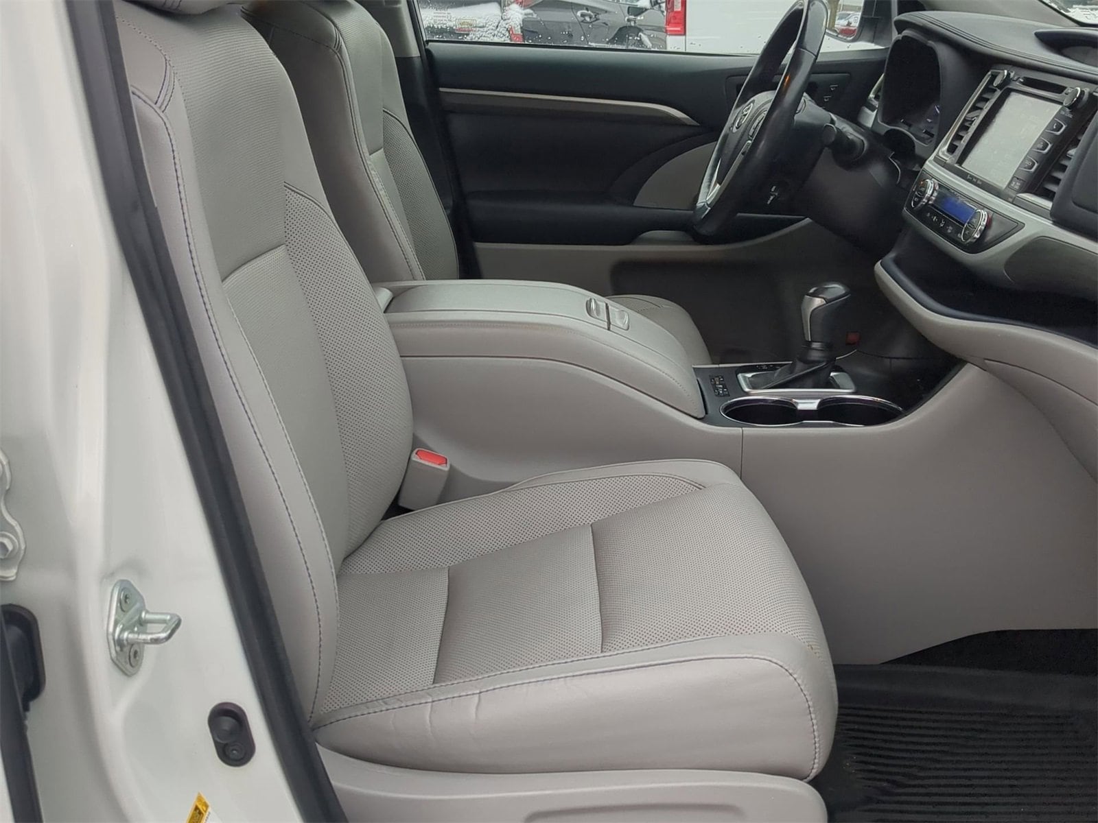 Thumbnail: 2018 Toyota Highlander - 23