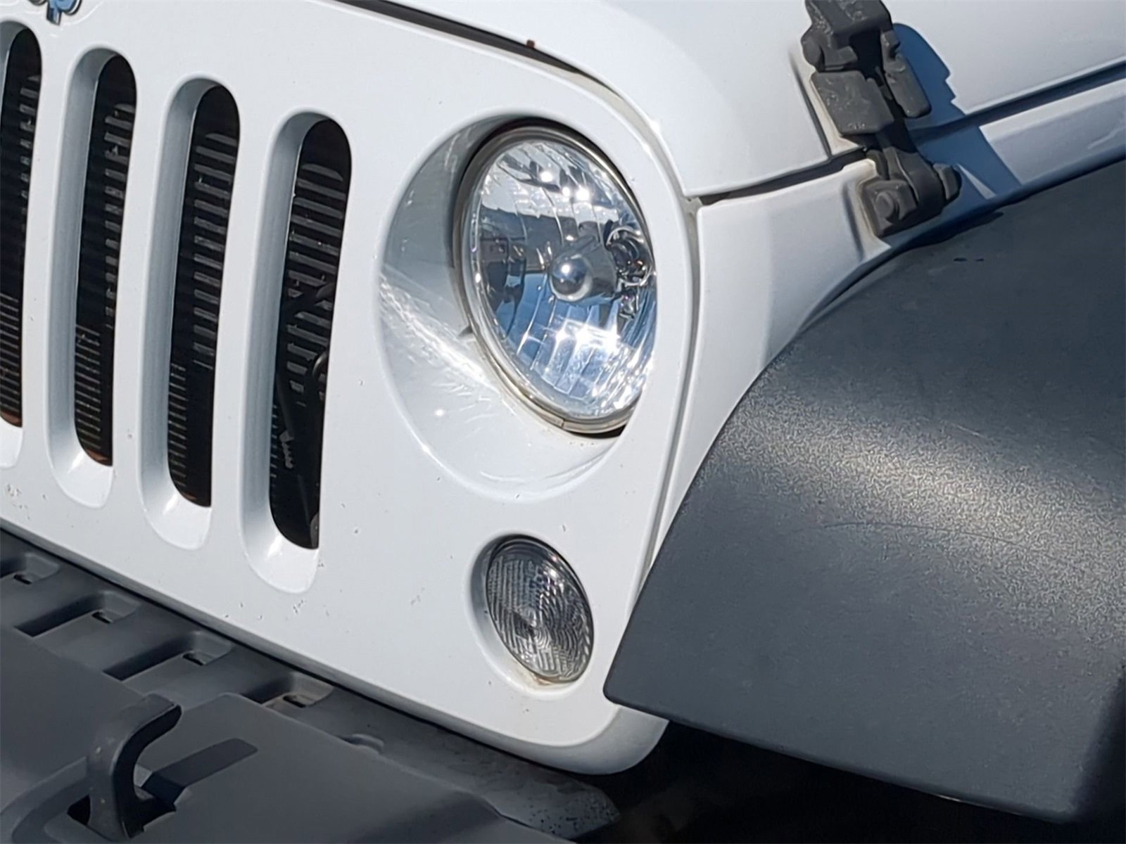 Thumbnail: 2015 Jeep Wrangler - 11