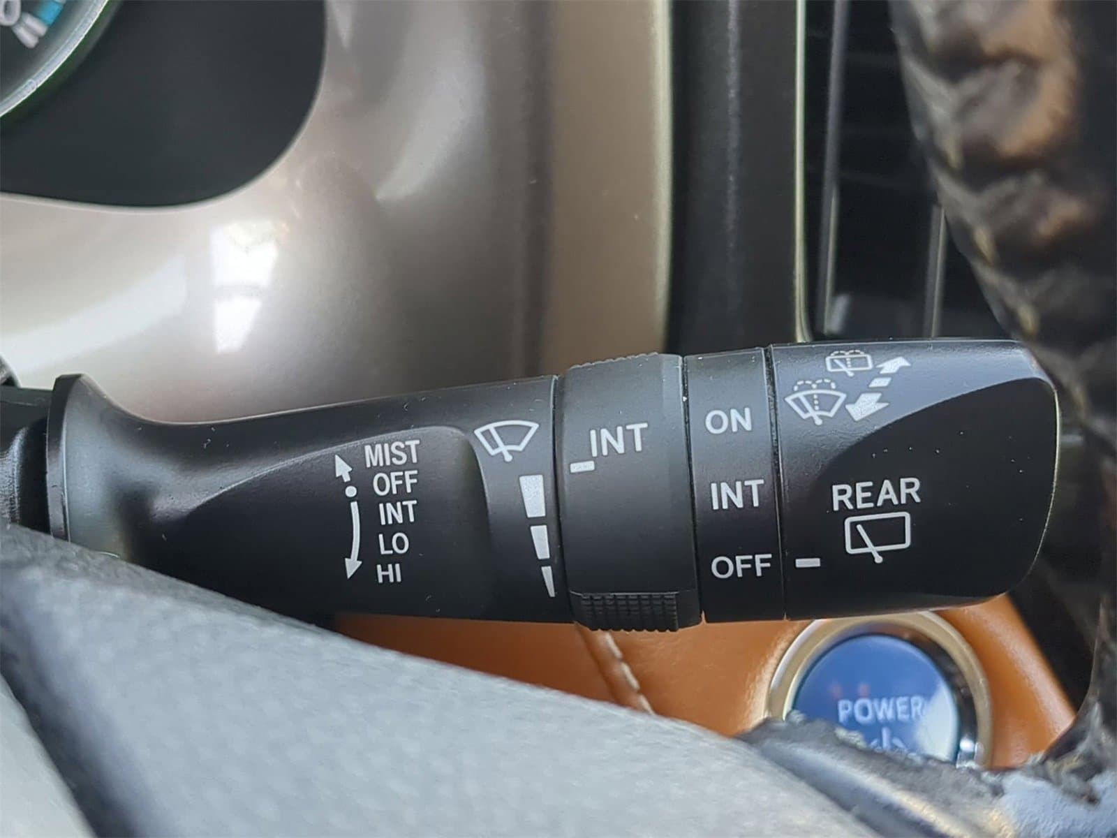 Thumbnail: 2018 Toyota RAV4 - 32