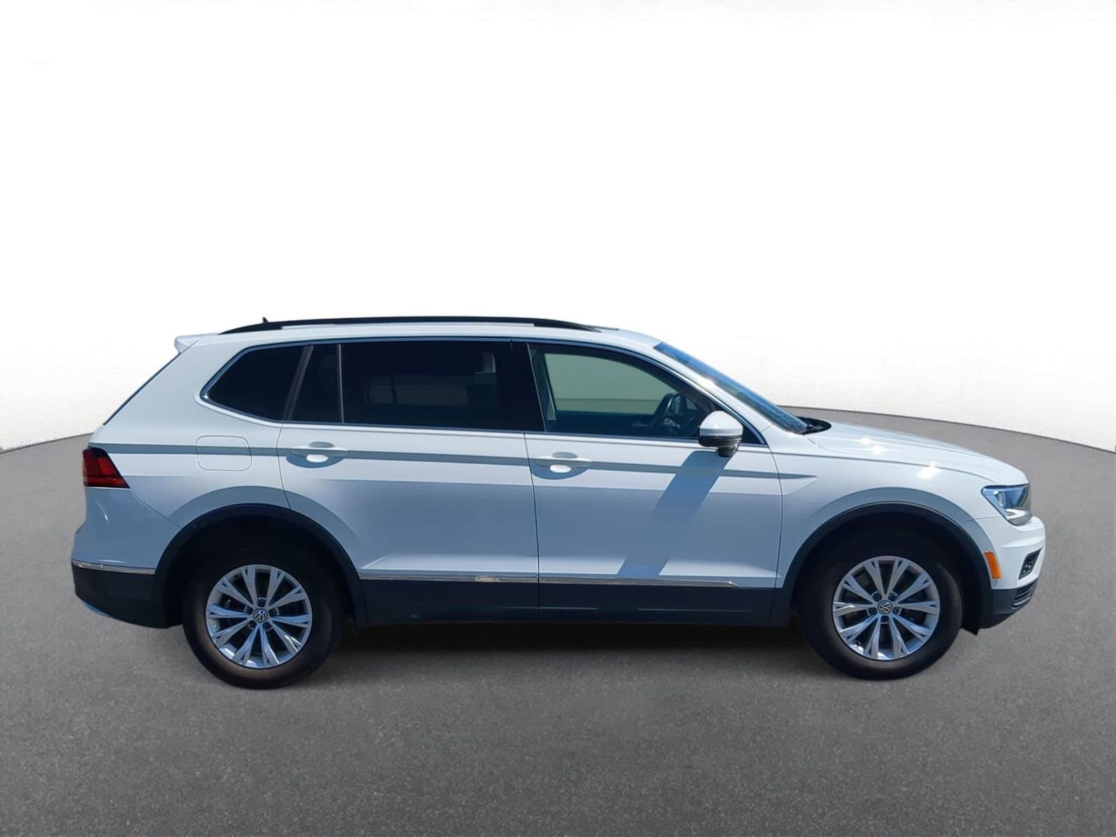 Thumbnail: 2018 Volkswagen Tiguan - 9