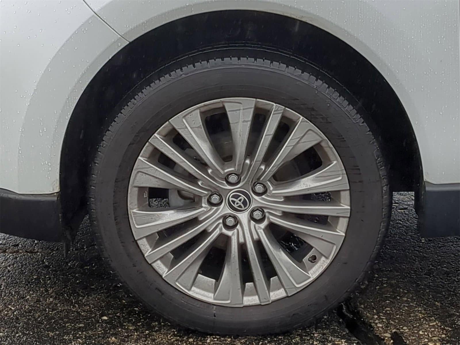 Thumbnail: 2024 Toyota Venza - 21