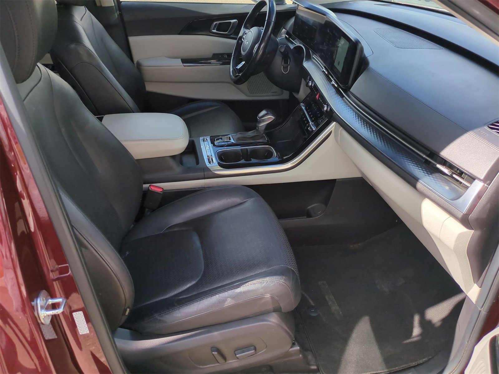 Thumbnail: 2023 Kia Carnival - 22