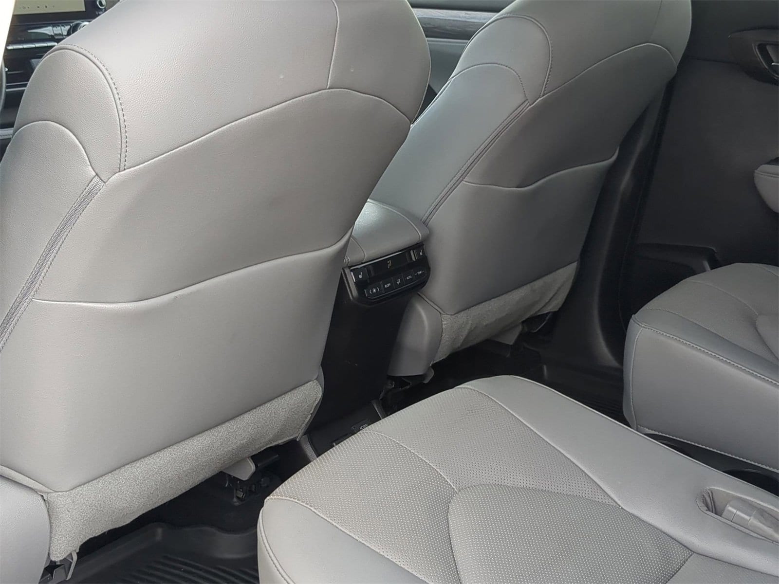 Thumbnail: 2023 Toyota Highlander - 25