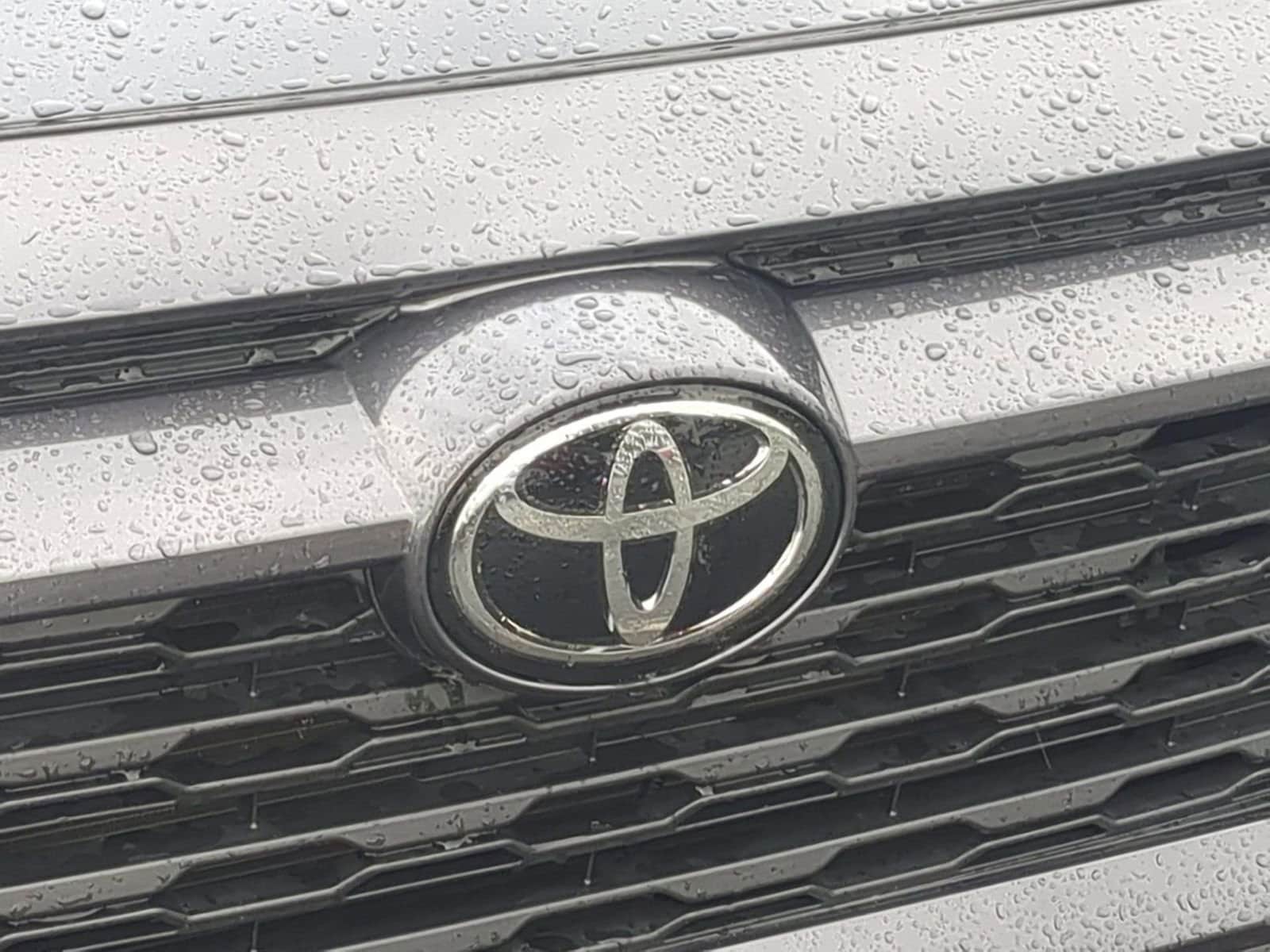 Thumbnail: 2022 Toyota RAV4 - 11