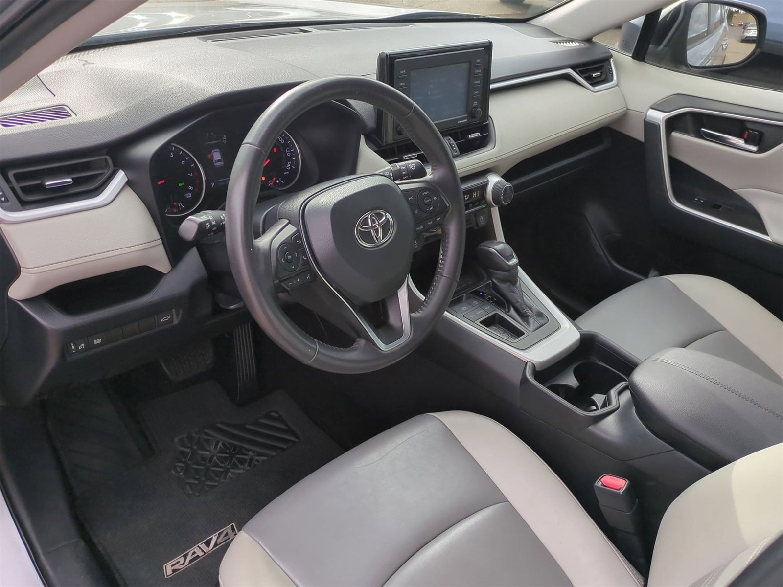 Thumbnail: 2020 Toyota RAV4 - 10