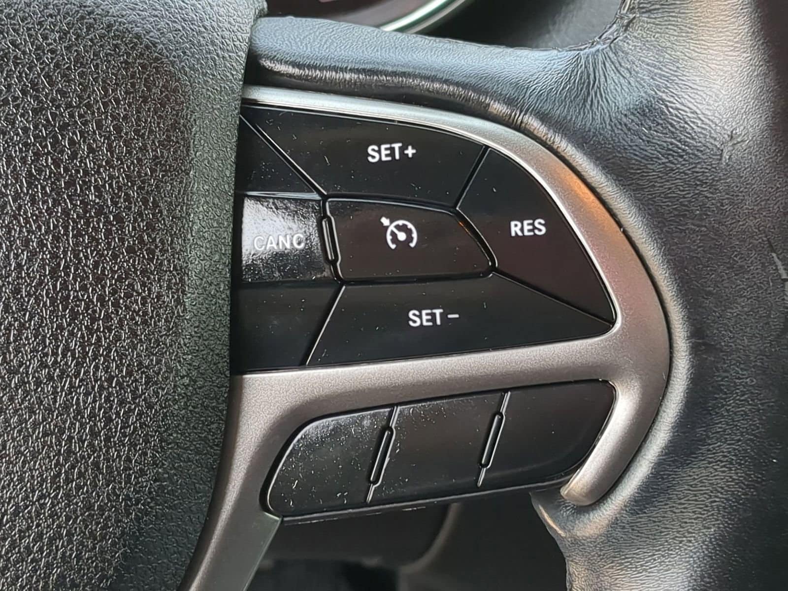 Thumbnail: 2018 Jeep Grand Cherokee - 23