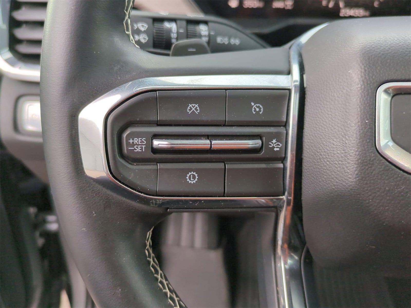 Thumbnail: 2024 GMC Acadia - 24