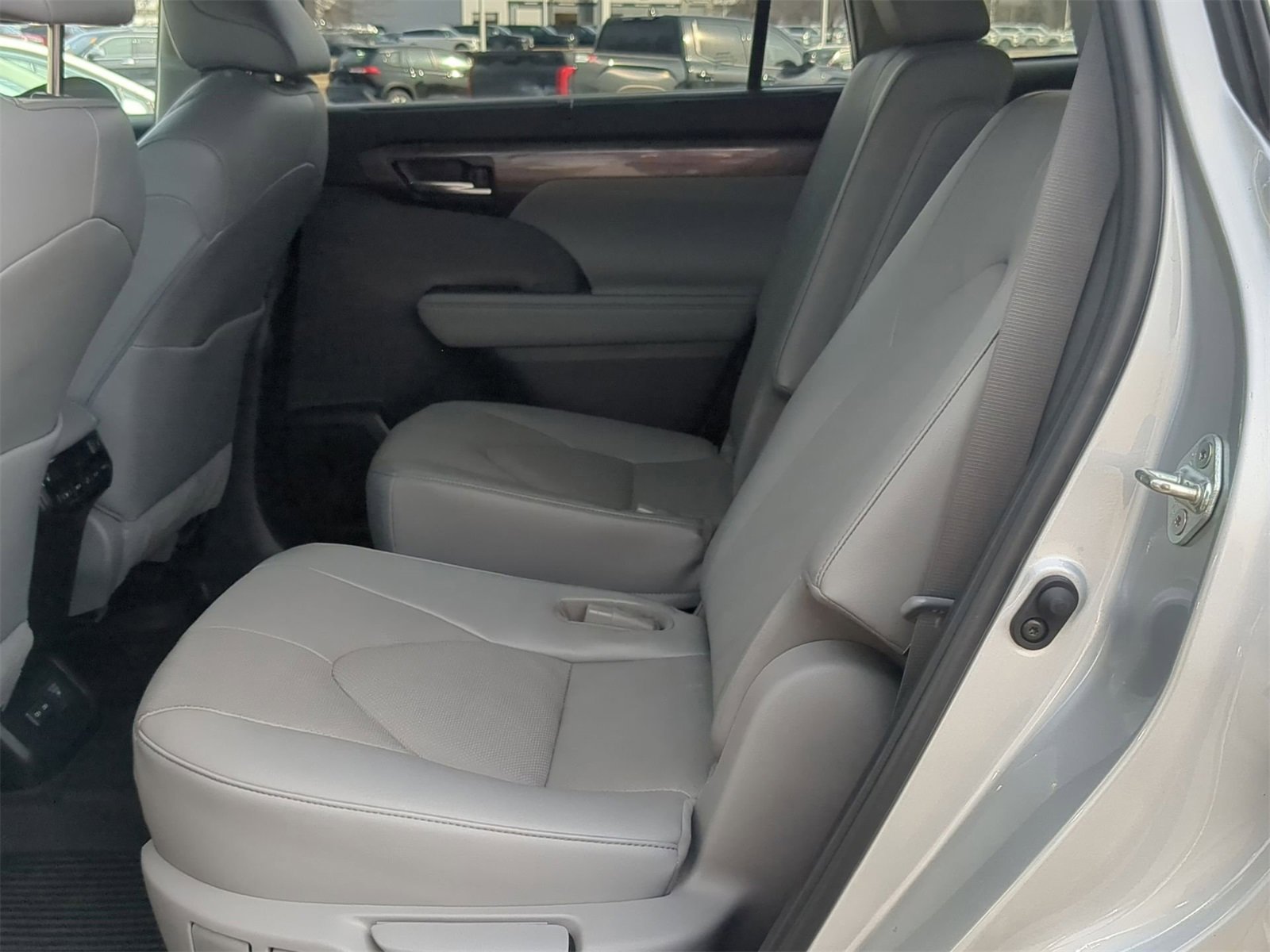 Thumbnail: 2023 Toyota Highlander - 26