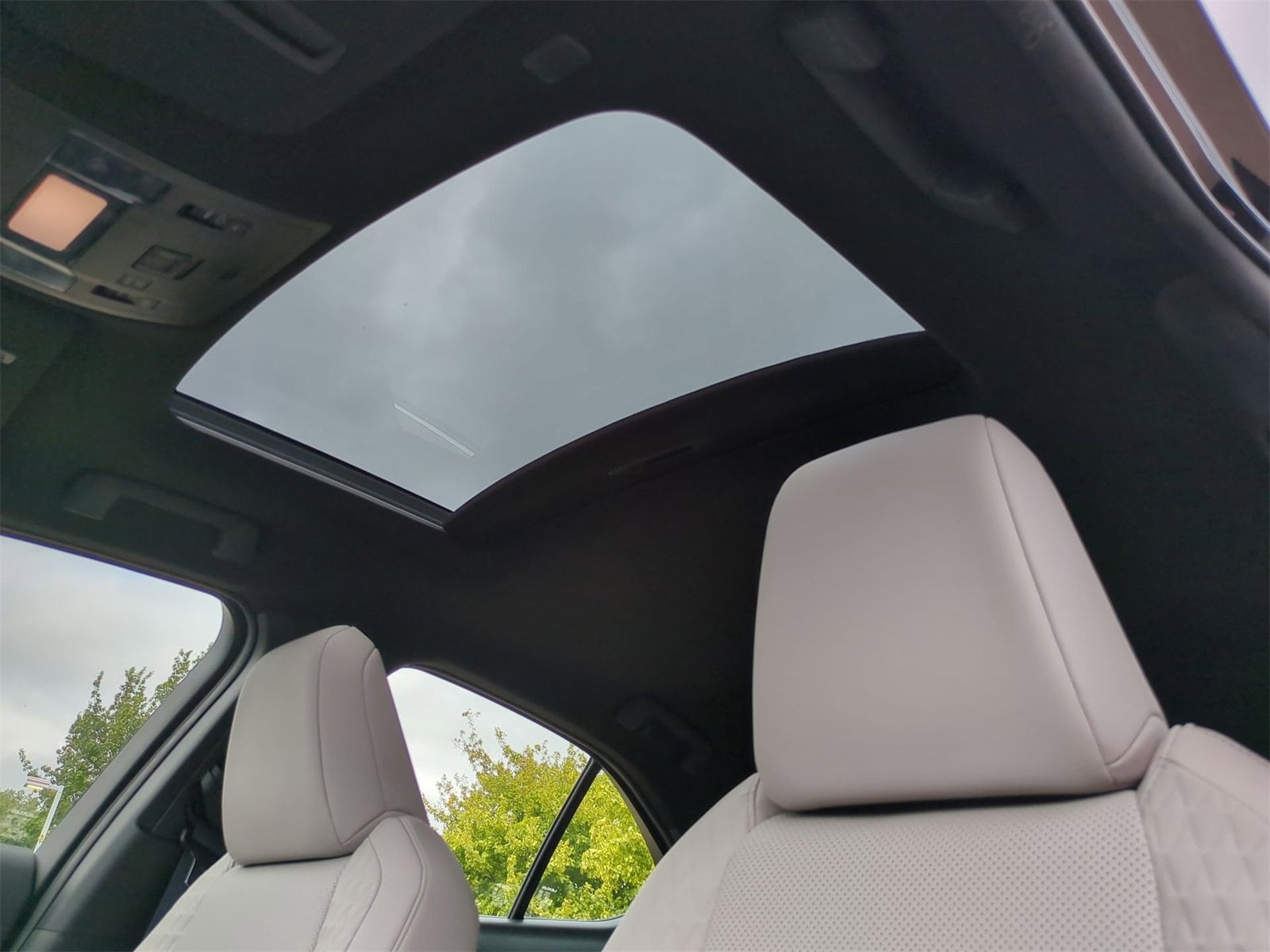 Thumbnail: 2021 Lexus UX - 17