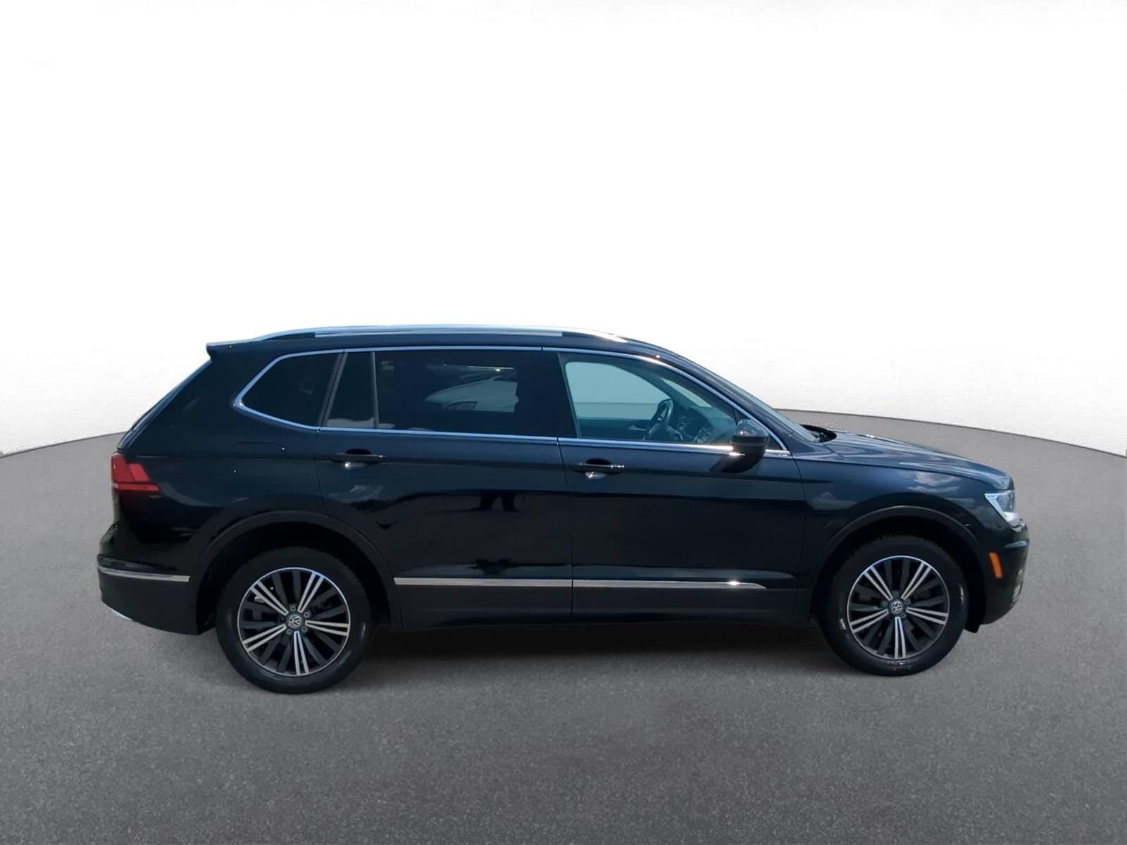 Thumbnail: 2019 Volkswagen Tiguan - 9