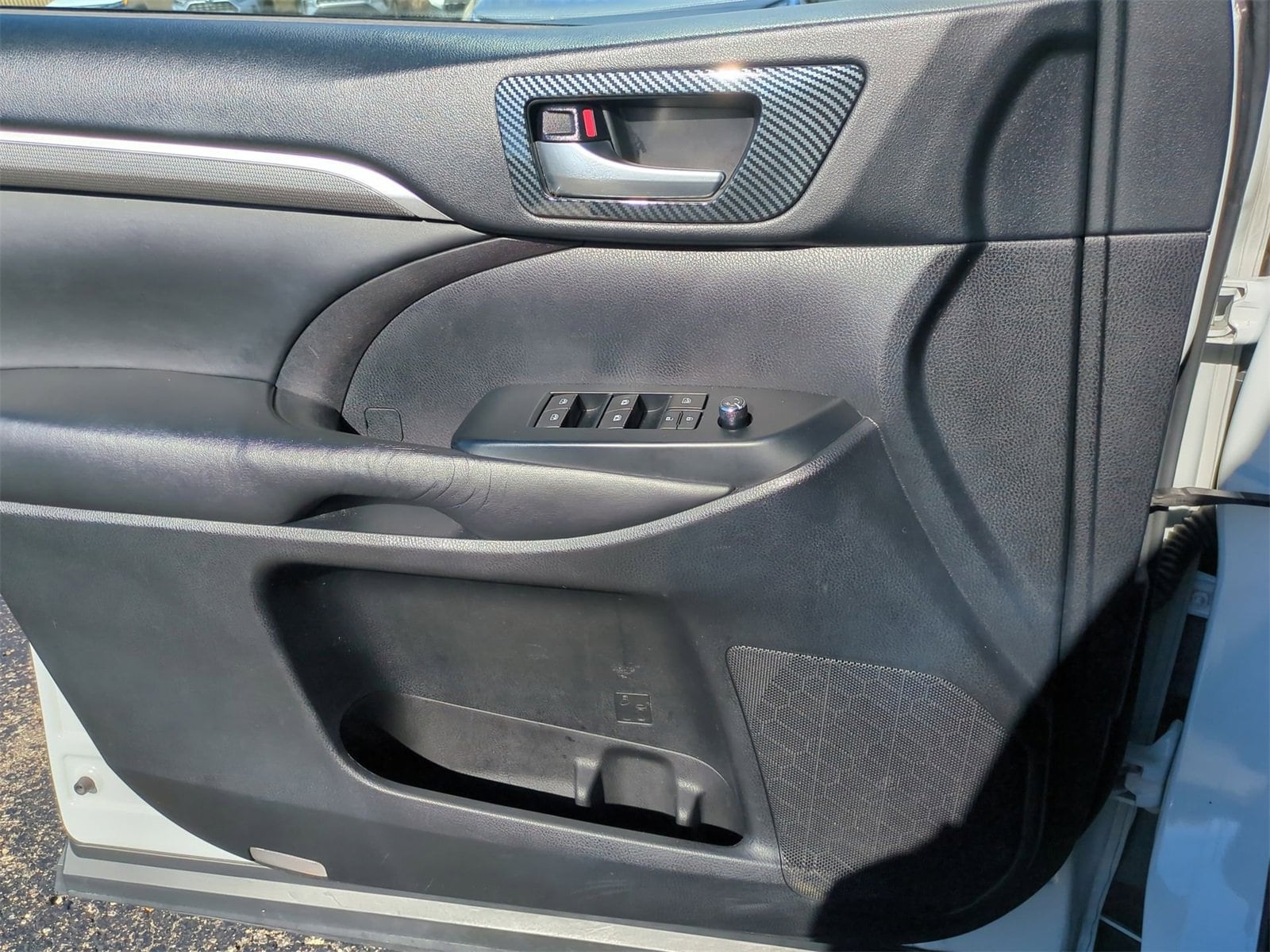 Thumbnail: 2019 Toyota Highlander - 30