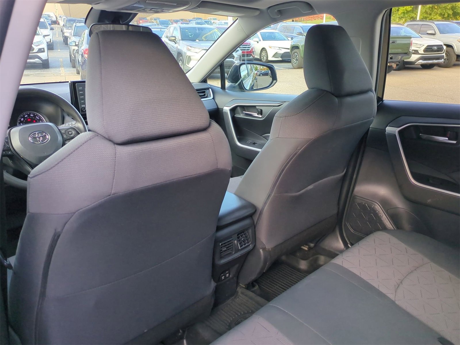 Thumbnail: 2020 Toyota RAV4 - 18