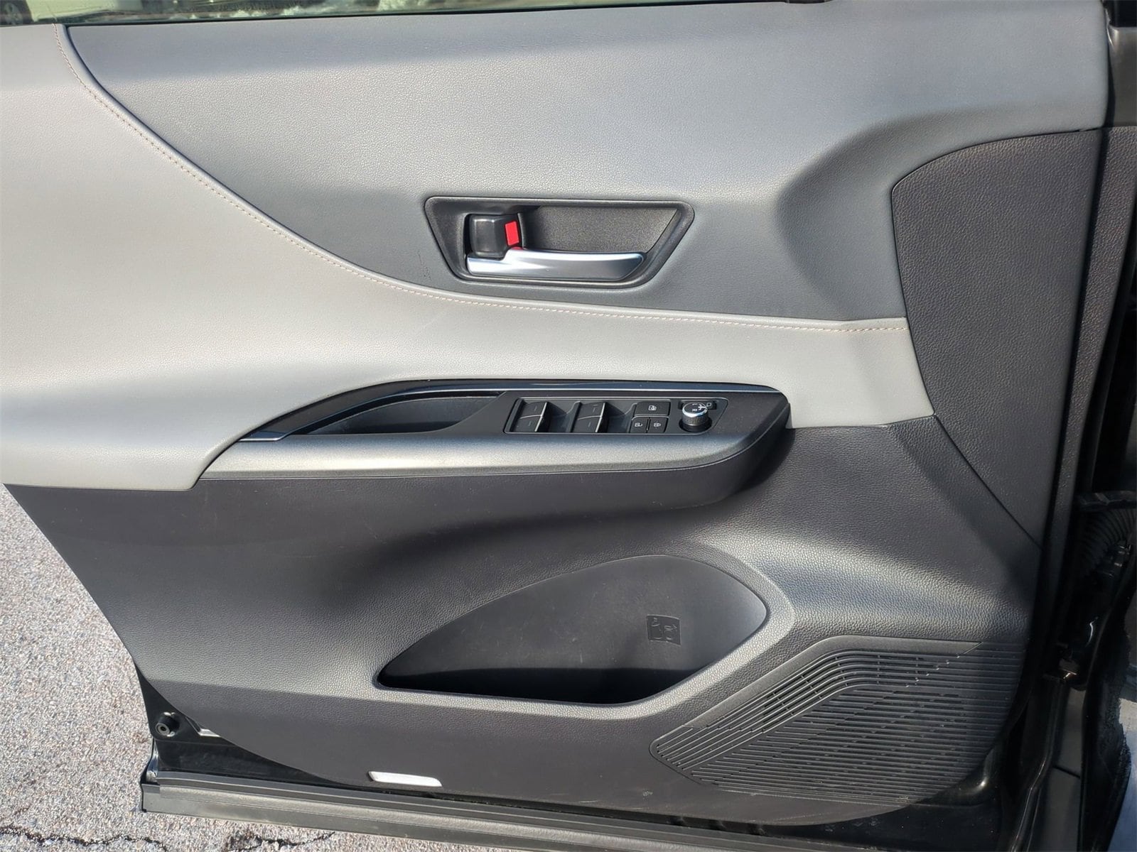 Thumbnail: 2021 Toyota Venza - 30