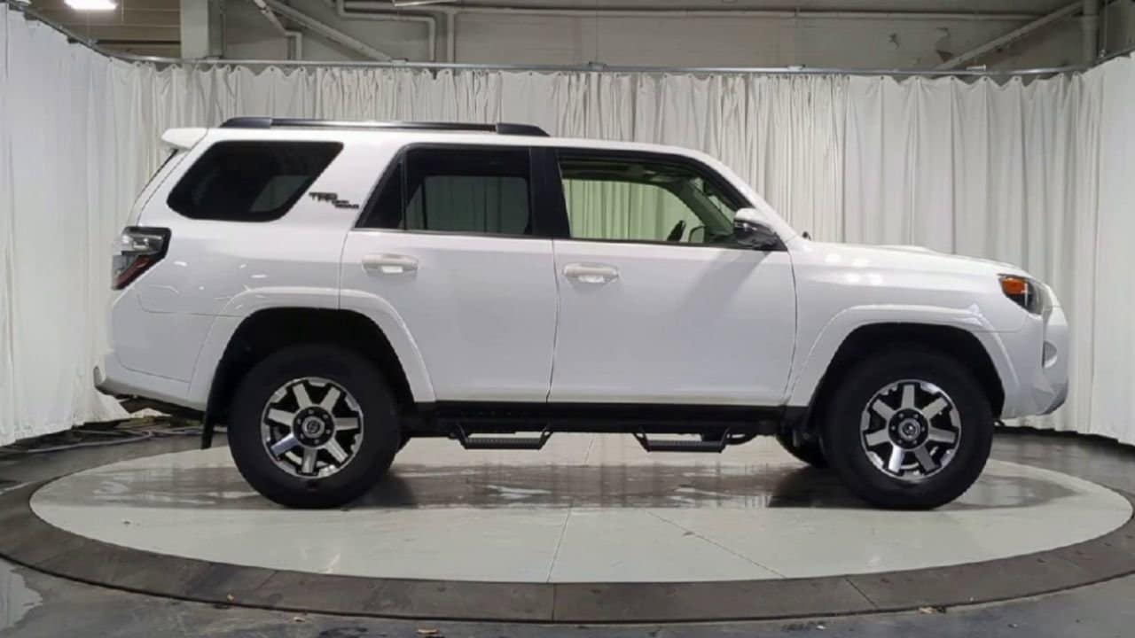 Thumbnail: 2023 Toyota 4Runner - 9