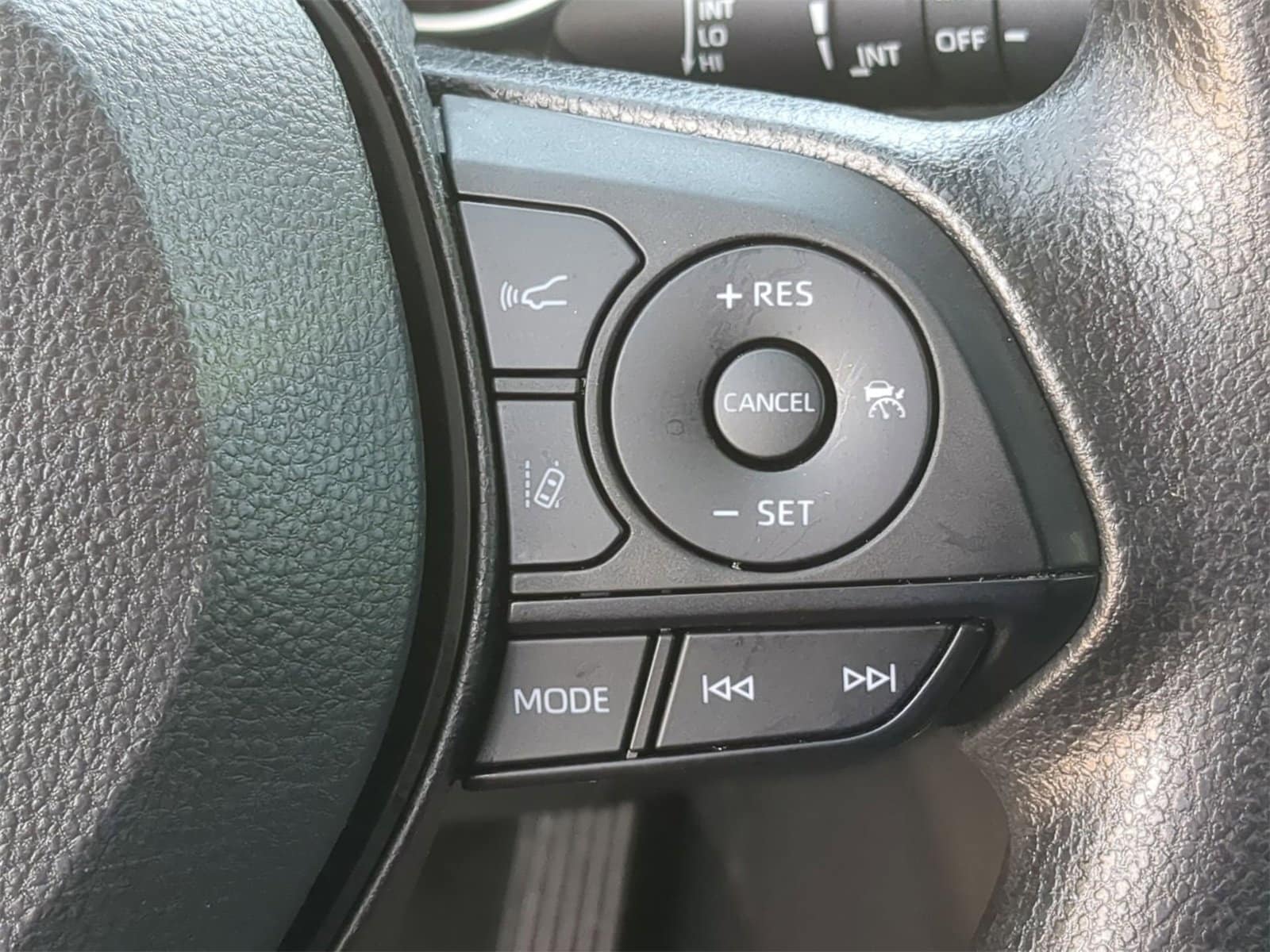 Thumbnail: 2023 Toyota RAV4 - 31